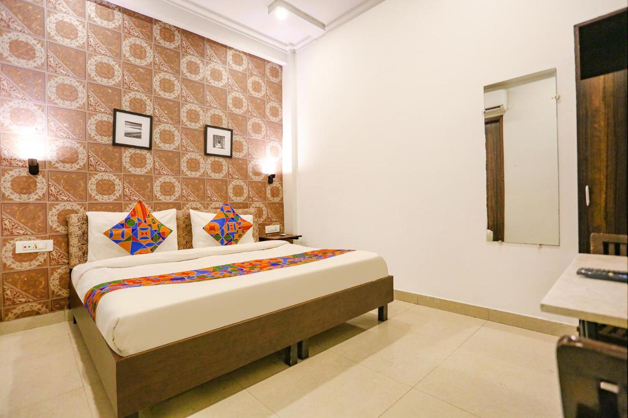Fabhotel Novel Suites - Nr Yashobhoomi Convention Centre ニューデリー エクステリア 写真