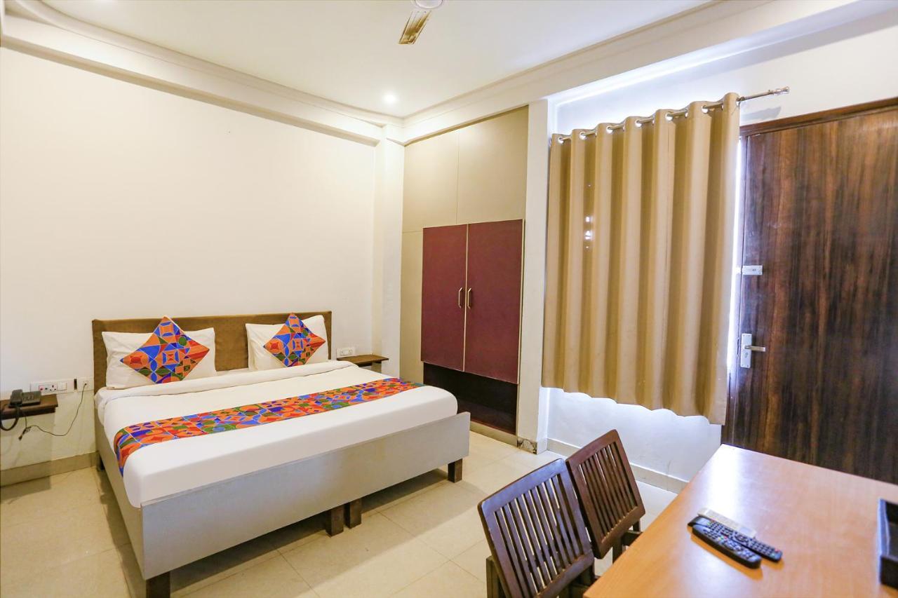 Fabhotel Novel Suites - Nr Yashobhoomi Convention Centre ニューデリー エクステリア 写真