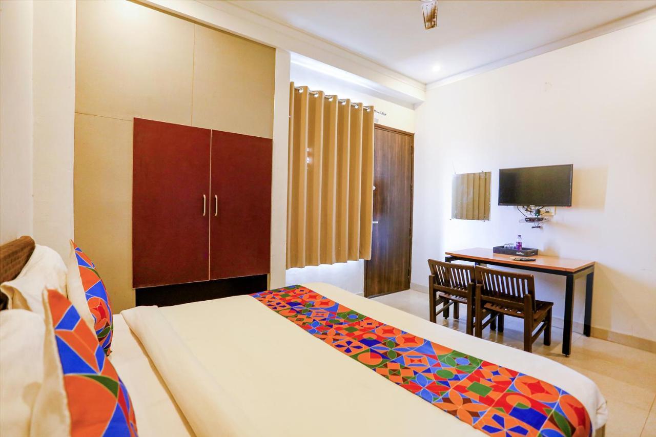 Fabhotel Novel Suites - Nr Yashobhoomi Convention Centre ニューデリー エクステリア 写真