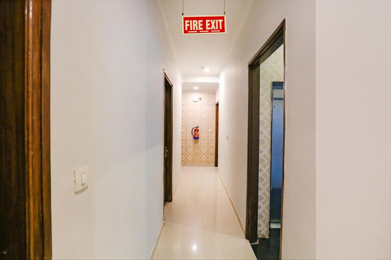 Fabhotel Novel Suites - Nr Yashobhoomi Convention Centre ニューデリー エクステリア 写真